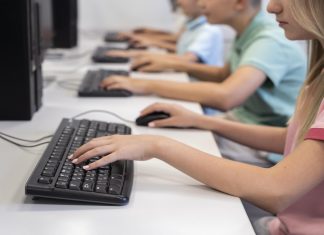 Edukacja przedszkolna i wczesnoszkolna z programowaniem