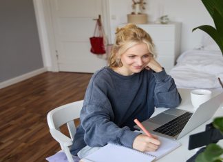 Edukacja i rehabilitacja osób z niepełnosprawnością słuchową (Surdopedagogika) online